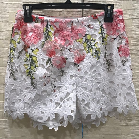 ANTONIO MELANI Pants - NWOT -ANTONIO MELANI Dressy Floral Lace Shorts